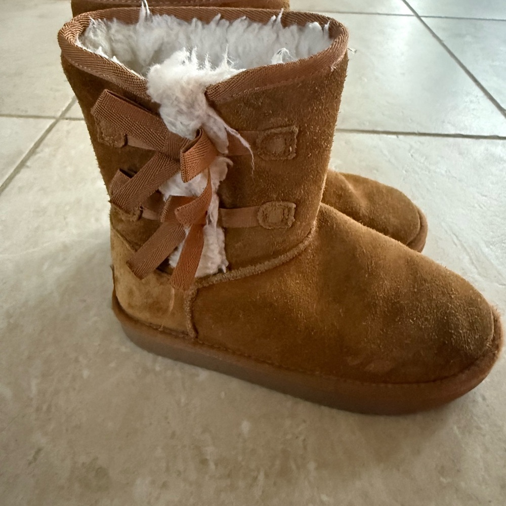 Koolaburra Tan Kids Boots with Bow Detail * Like New